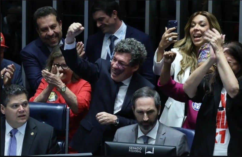 Senado aprova fim da escala 6×1 e nova jornada de 40h semanais