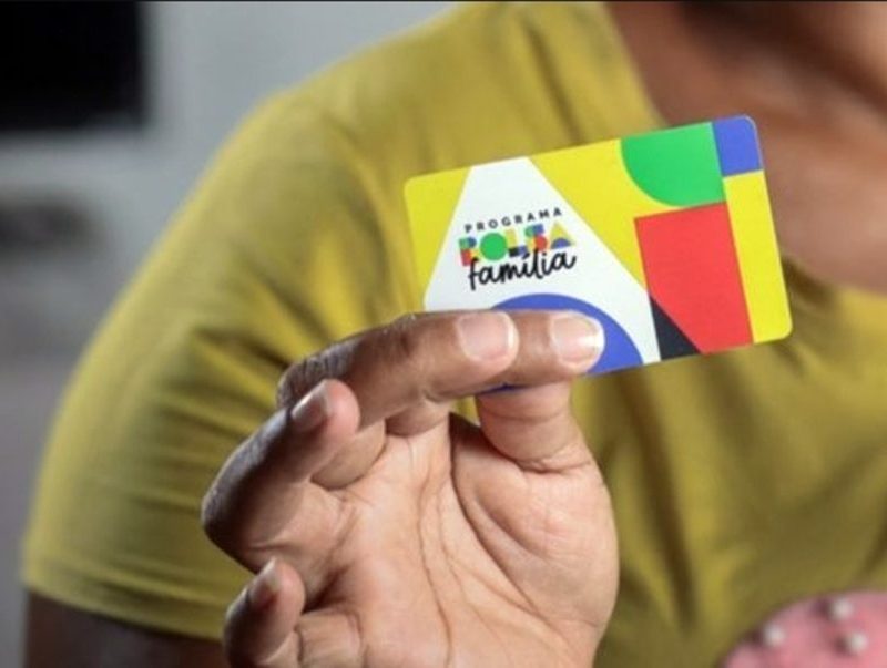 Governo silencia sobre falta de reajuste no Bolsa Família