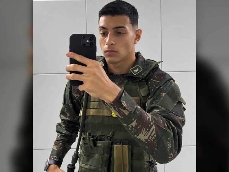 Soldado some de quartel com fuzil e munição em Pernambuco