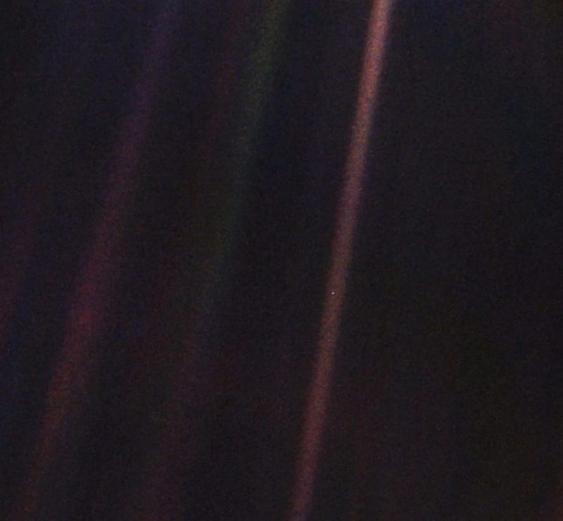 Sonda Voyager 1 da NASA vai ficar a 1 dia-luz da Terra; entenda