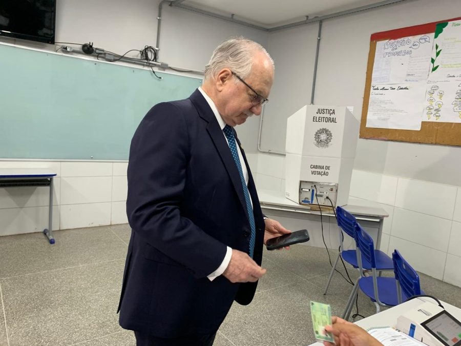 STF: Edson Fachin vota no 2º turno e prega "paz e tranquilidade ao Brasil"