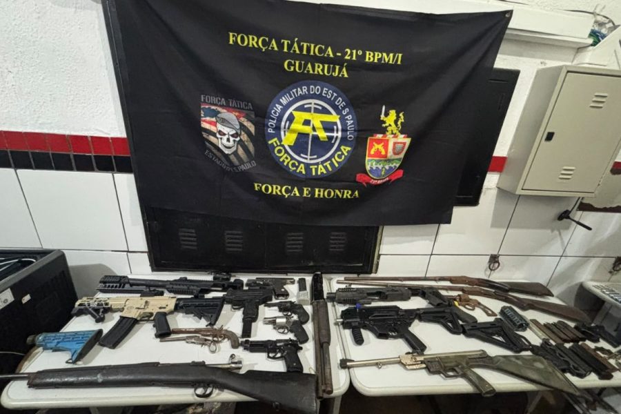 Submetralhadora e explosivos: homem é preso com arsenal bélico no Guarujá