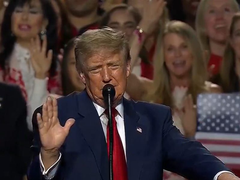 Donald Trump culpa imigração por onda de violência na França