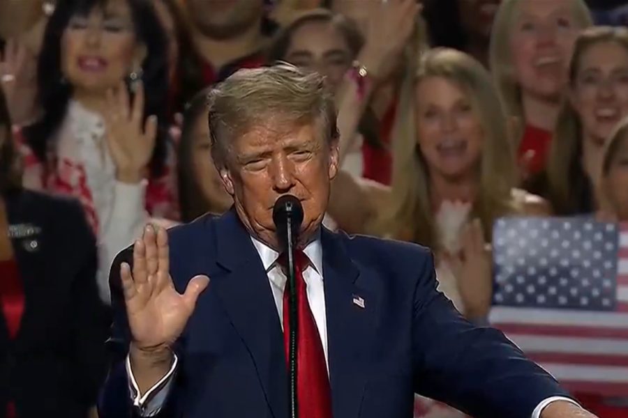 Trump diz que França está "em chamas" por causa da imigração