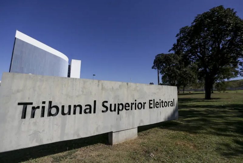 TSE avalia bloquear canais de política no WhatsApp antes de eleição