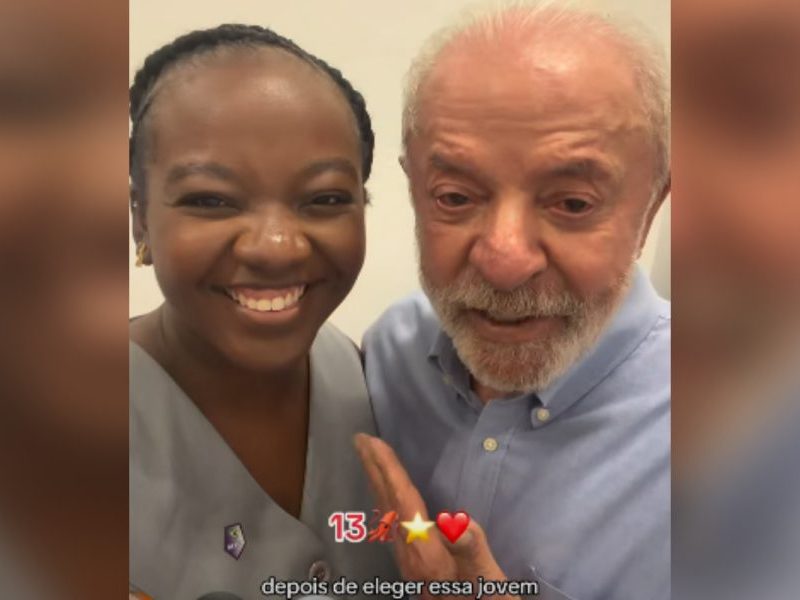 Tuítes de Ana Elisa geram crise na campanha de Lula