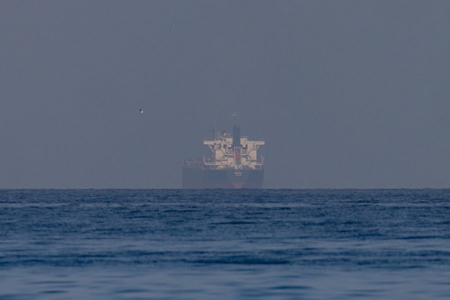 Vazamento de petróleo provoca fechamento de praias nos Emirados Árabes