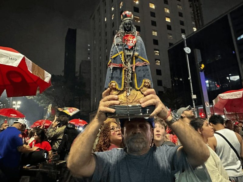 Veja fotos da festa na Avenida Paulista após reeleição de Lula