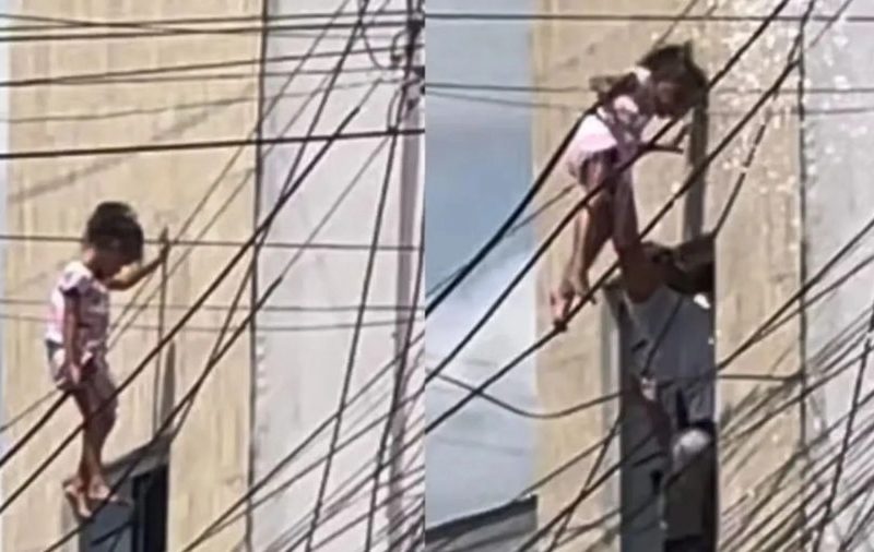 Vídeo: Criança cai de janela, fica pendurada em fiação elétrica e é resgatada por policial em AL Criança cai de janela, fica pendurada em fios elétricos e é resgatada por policial em AL (Foto: Reprodução/ g1)