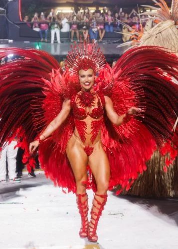 Virginia pediu para Paolla Oliveira voltar para a Grande Rio