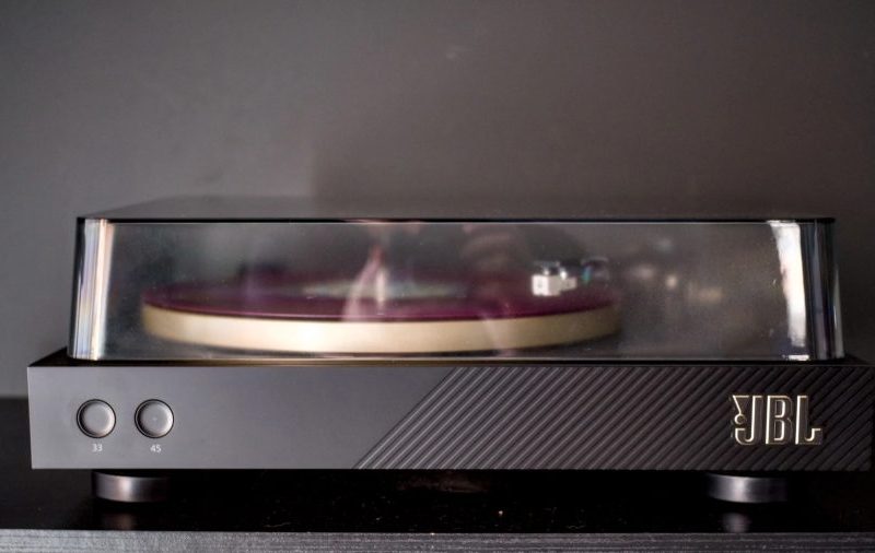 Vitrola de maleta é ruim? Testei contra toca-discos JBL