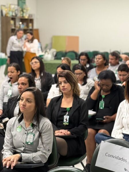 Volta Redonda forma 19 profissionais da Unimed em curso de Libras