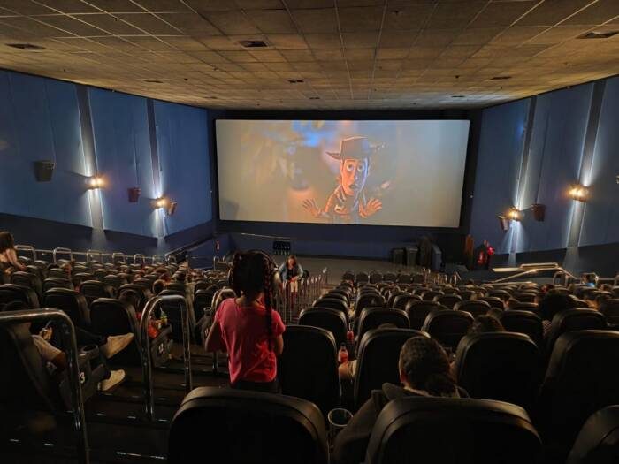 Volta Redonda leva 125 crianças atendidas pela Saúde ao cinema