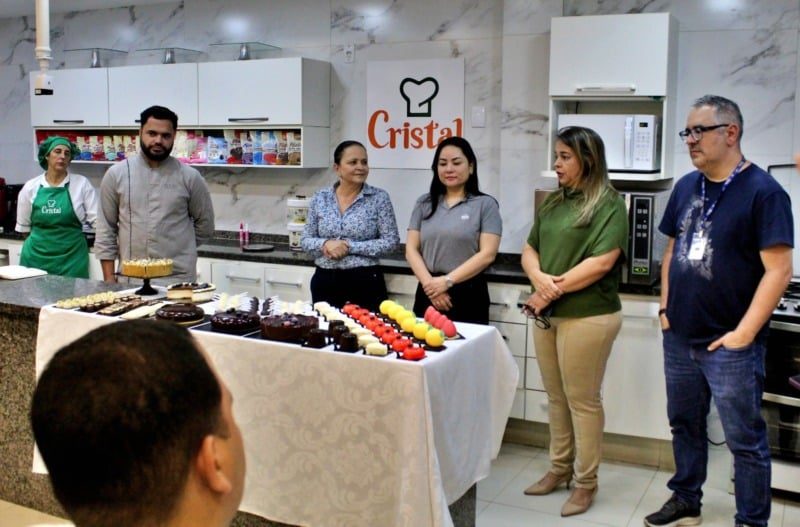 Aula de confeitaria em Volta Redonda impulsiona renda
