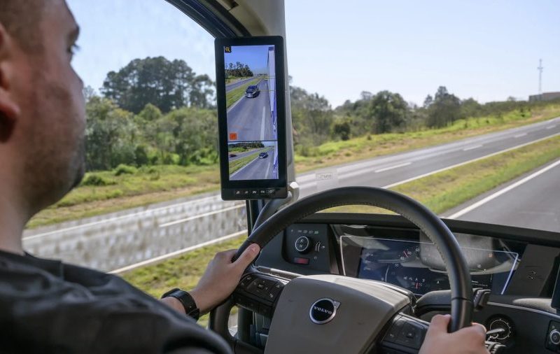 Volvo cria sistema para frear caminhão se motorista dormir