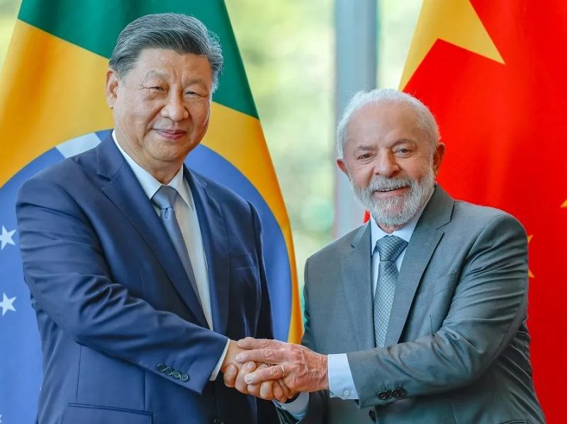 Xi Jinping parabeniza Lula e busca fortalecer aliança China-Brasil