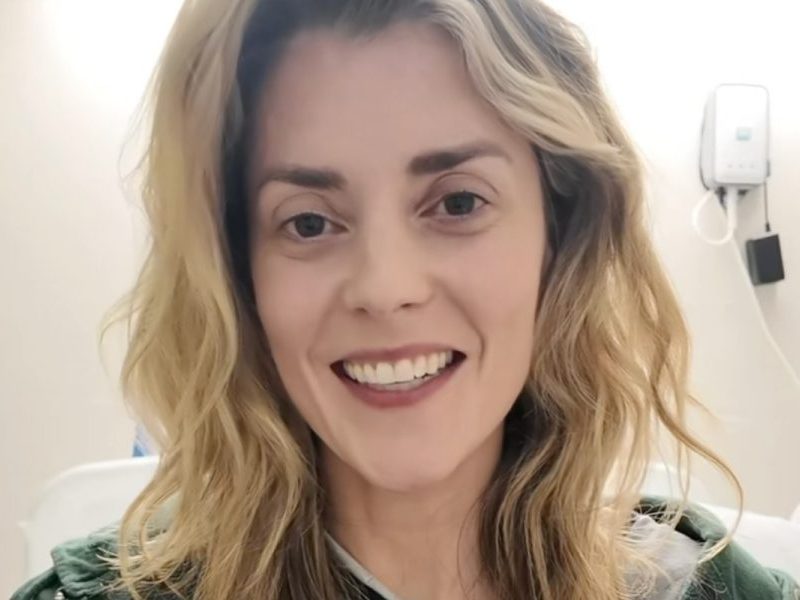 Youtuber Grace Helbig revela dois tumores no cérebro