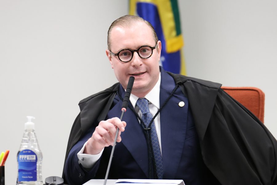 Zanin dá 5 dias para TSE explicar decisão que encerrou eleição no RJ
